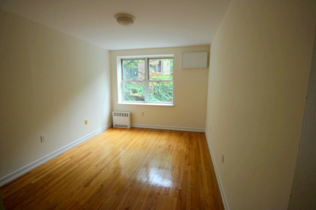 Building Photo - 28 W 96th St