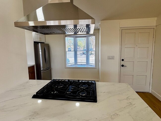 Building Photo - Beautiful Remodeled 2 bed 1 bath