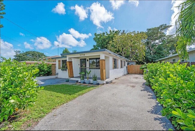 Foto del edificio - 5754 SW 20th St