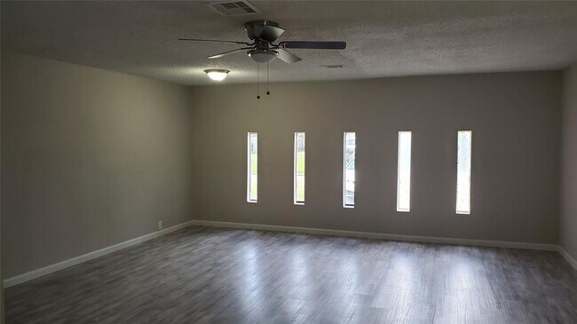 Foto del edificio - 8622 Valley Meadow Dr