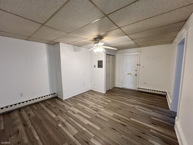 Foto del edificio - 1 br, 1 bath 4plex - 14 South Roland Stree...