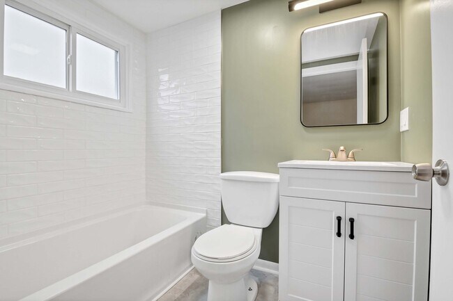 Foto del edificio - 19070 Lorain Rd