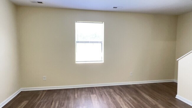 Foto del edificio - Two-story townhome duplex available in Dur...