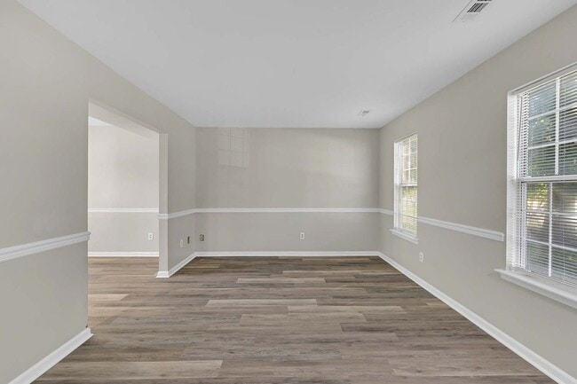 Foto del edificio - Call Sabrina Thomas Office at 757-767-0767...