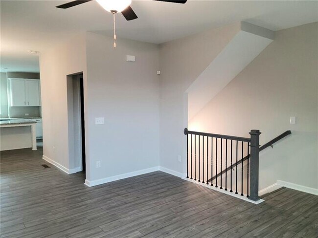 Building Photo - 2216 Pale Hawthorn St