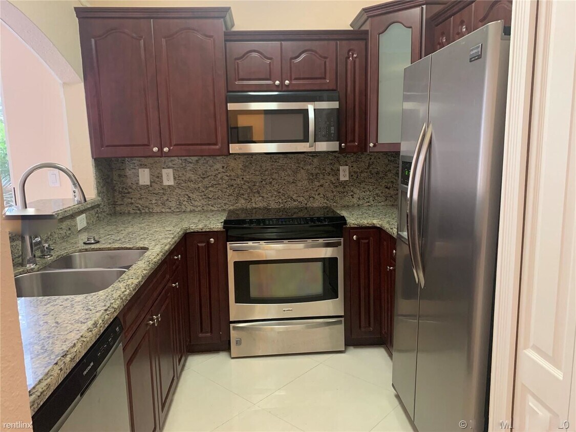 3 br, 2.5 bath - Pembroke Falls - 3 br, 2.5 bath  - Pembroke Falls