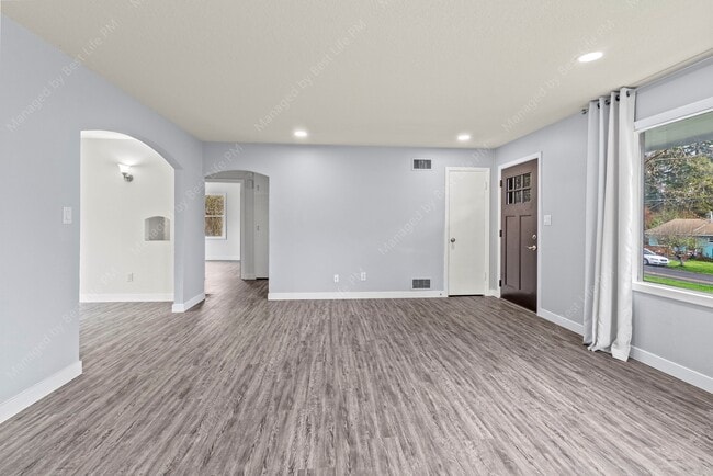 Photo - 7331 SW Oak St House