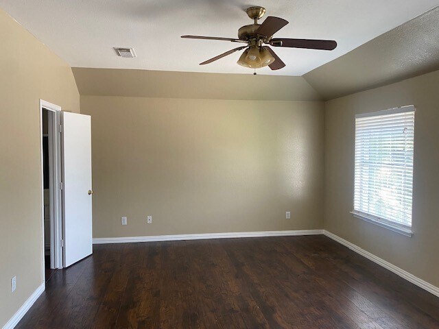 Foto del edificio - 5906 Drenner Park Ln