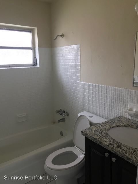 Foto del edificio - 2 br, 2 bath Apartment - 5960 NW 16th Pl