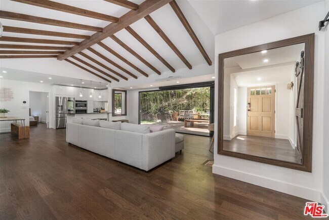 Foto del edificio - 2429 Outpost Dr