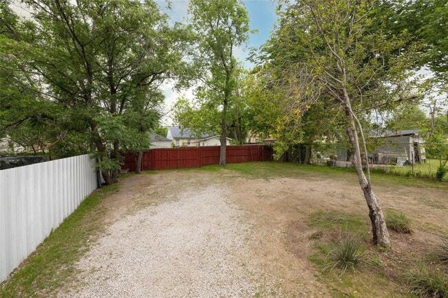 Building Photo - 2315 Gilford St
