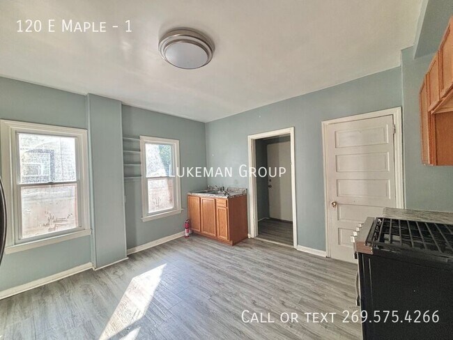 Foto del edificio - 120 E Maple-1