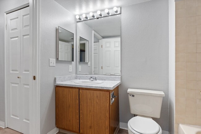 Photo - 2575 S Syracuse Way (Denver, CO) Apartment