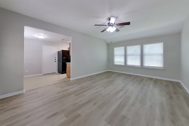 Foto del edificio - 10951 Royal Forest Dr