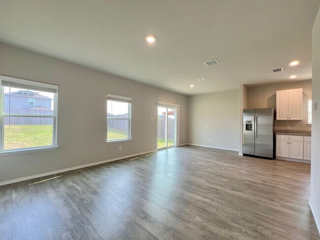 Building Photo - 8310 Pinnacle Way