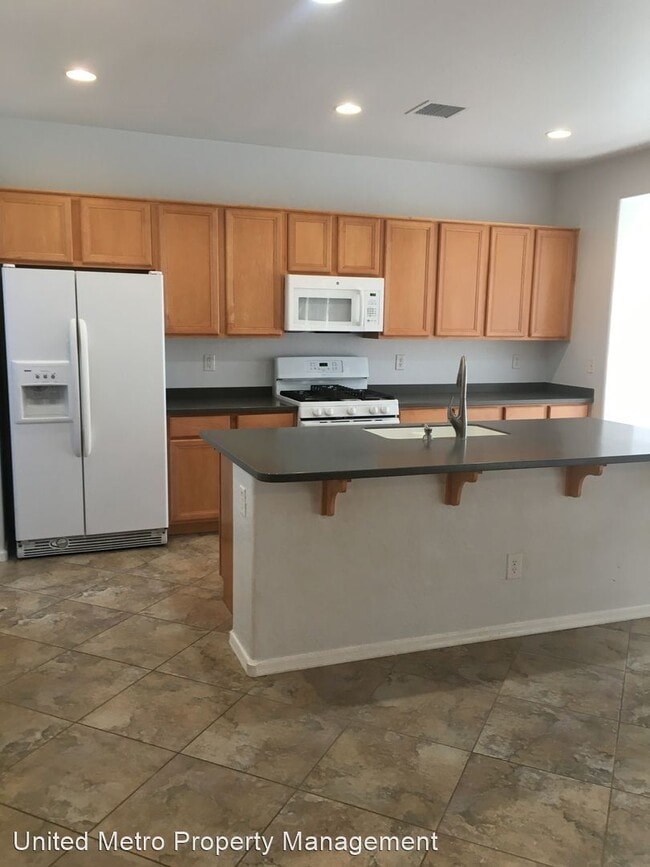 Building Photo - 3 br, 2.5 bath House - 7239 E. Barefoot Lane