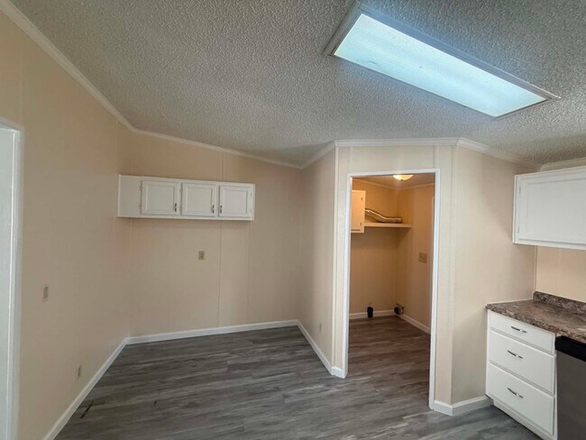 Foto del edificio - 1236 N Oaklane Rd