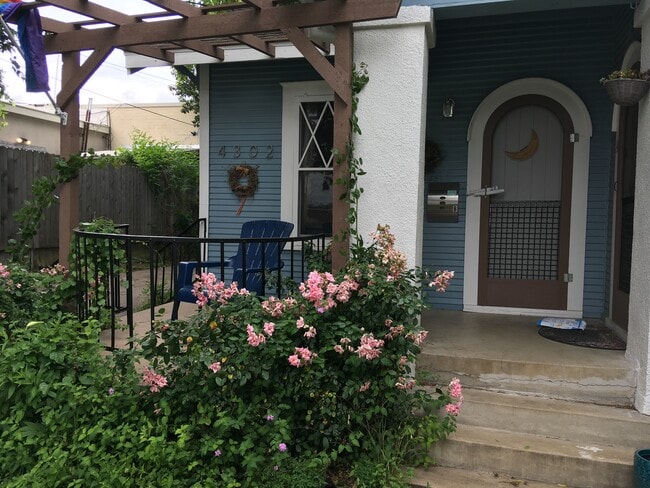 Sit under the roses and enjoy a cup of coffee. - 4302 Duval Street