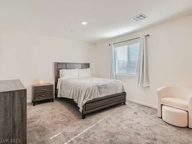 Foto del edificio - 527 Clearsable Ave