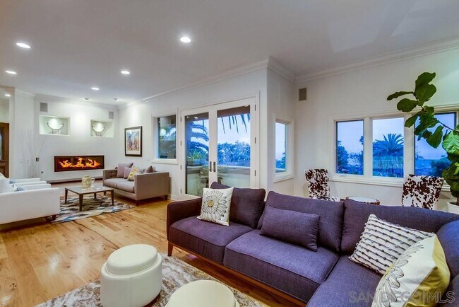 Foto del edificio - 7651 Country Club Dr