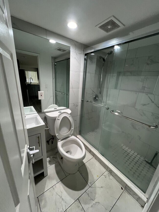 Foto del edificio - **Exceptional Rental Opportunity**