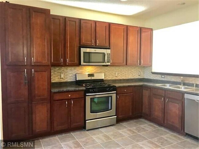 Building Photo - 10013 Liatris Ln
