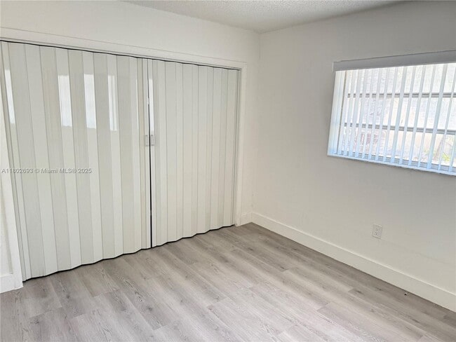Foto del edificio - 426 NE 166th St
