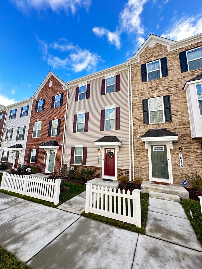 Foto del edificio - 16427 Fife Wy