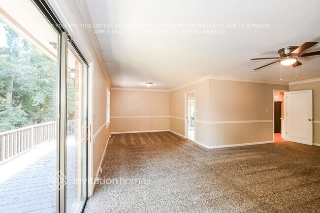 Foto del edificio - 7131 Hillside Ln
