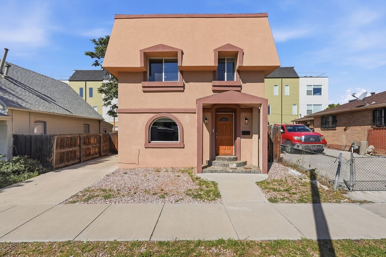 Photo - 2443 Clay St