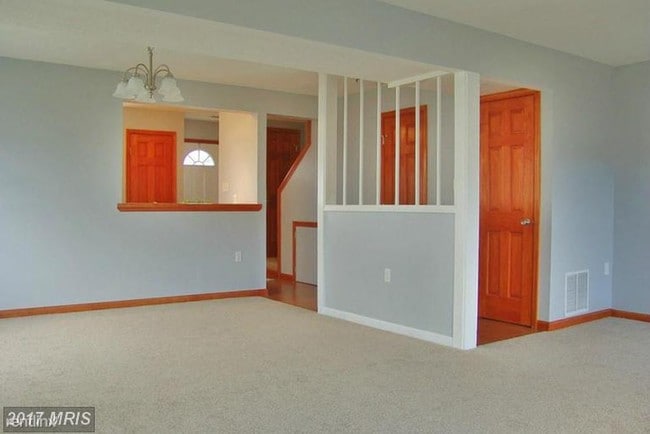 Building Photo - 3 br, 2.5 bath Townhome - 354 Surrey Club Ln