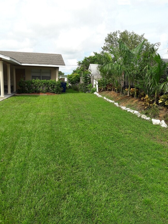 Building Photo - Newly renovated 2 bedroom duplex in Braden...