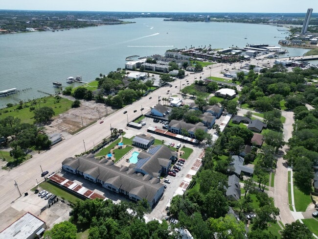 Building Photo - Pelican Reef Apartments