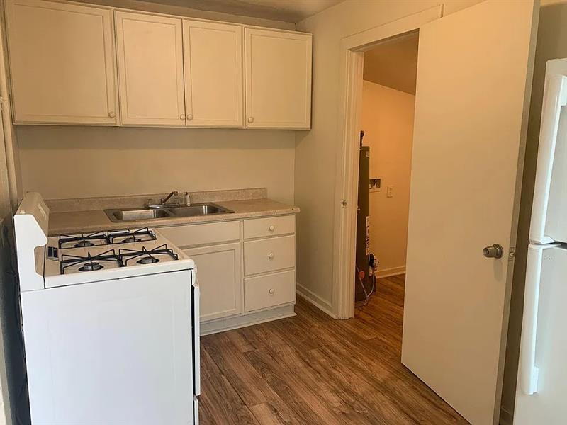 Primary Photo - 1686 5th Ave