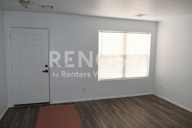 Foto del edificio - 1623 E Silverbirch Ave