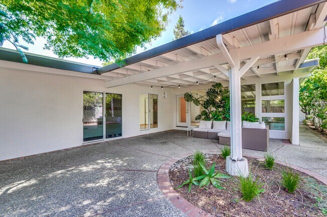 Foto del edificio - 3 Bed 2 Bath Mackay Home in Desirable Mont...