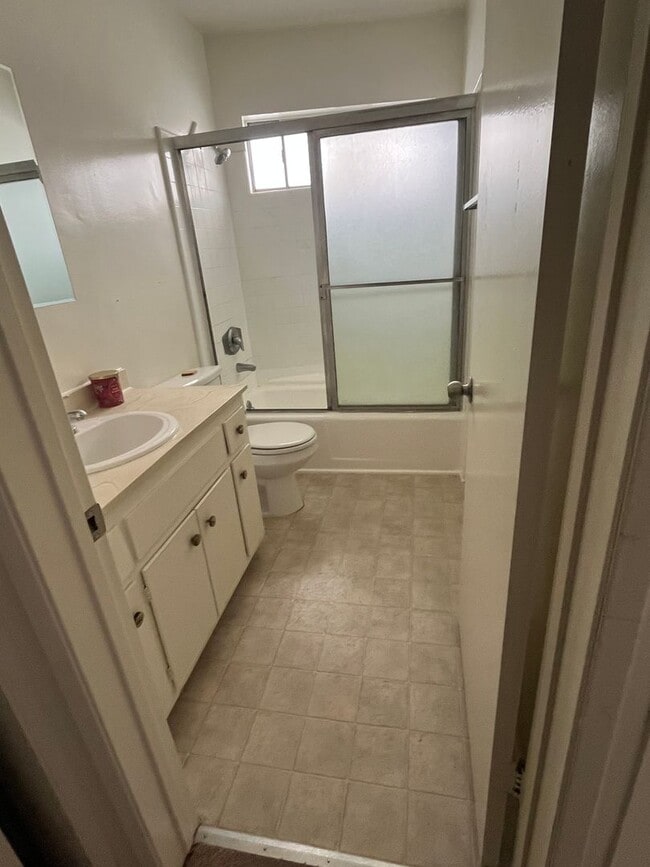 Building Photo - 139-145 N. Harper Ave