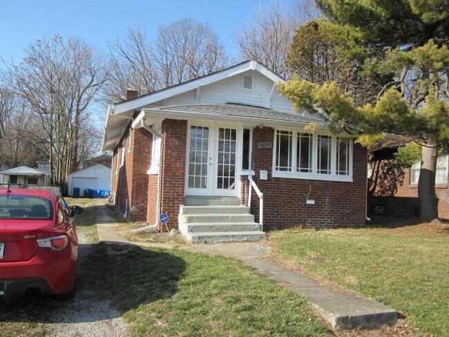 Building Photo - 2 bedroom in Indianapolis IN 46205