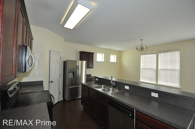 Building Photo - 4 br, 3.5 bath House - 41 KILVERSTONE WAY