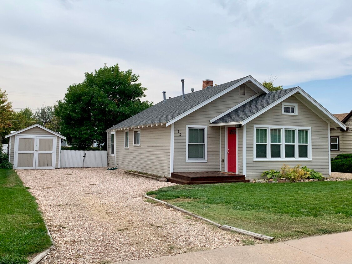 Charming bungalow in Old Town Windsor - 113 Locust St