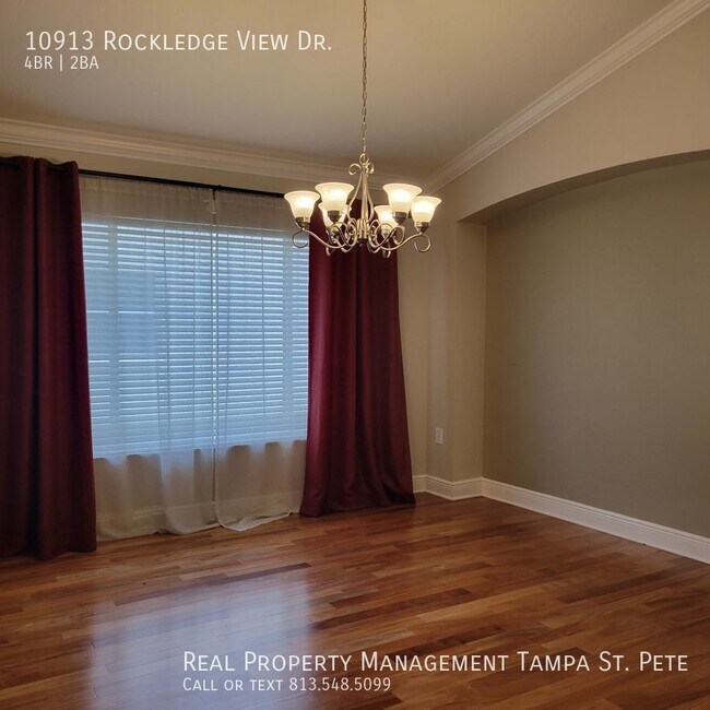 Foto del edificio - OUTSTANDING RIVERVIEW AVAILABLE FOR IMMEDI...