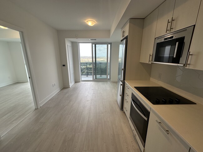 Building Photo - Bright & Functional 1+Den with Underground...