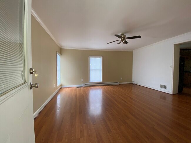 Building Photo - 357 College Ave