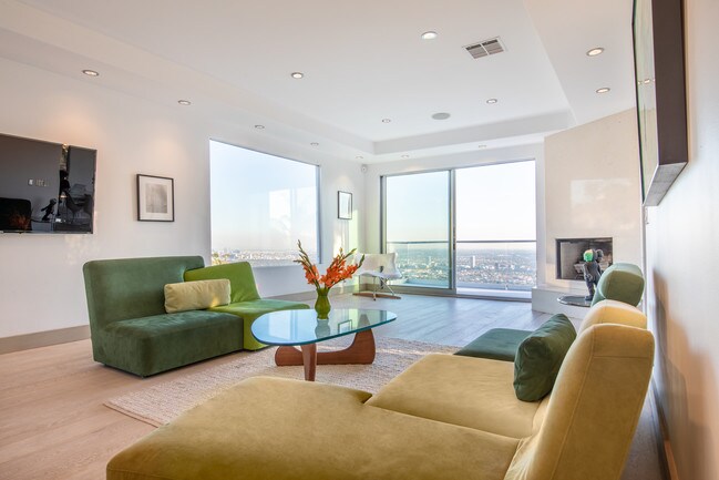Foto del edificio - 1847 Sunset Plaza Dr