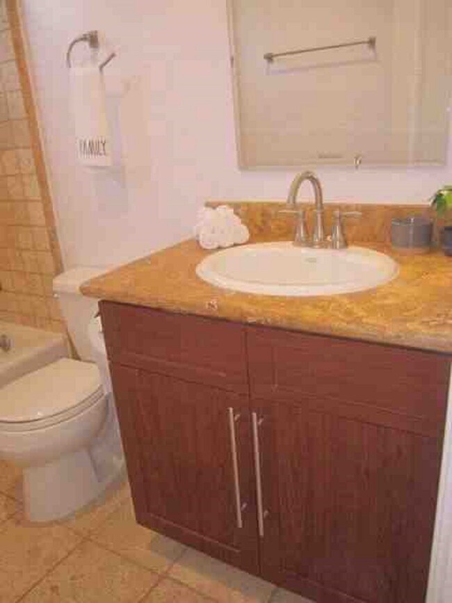 Building Photo - 937 5th St