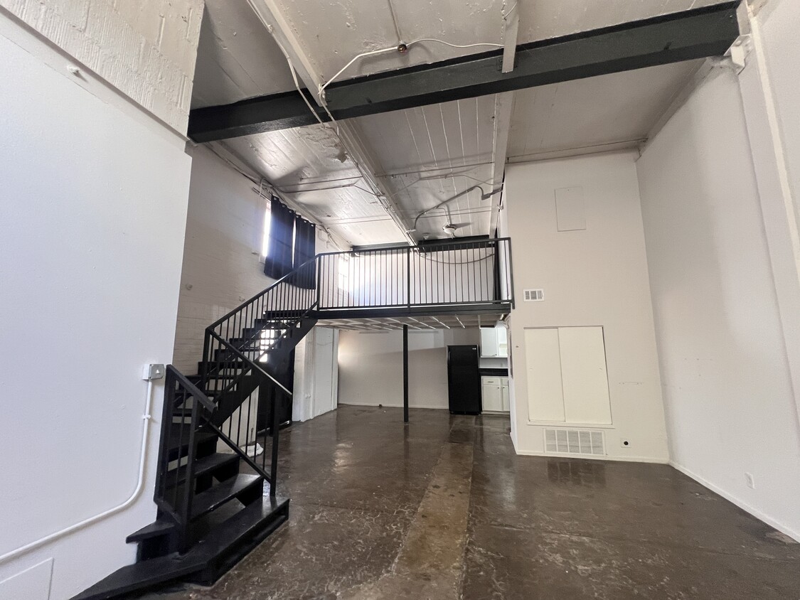 Primary Photo - Harwood Lofts