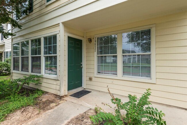 Foto del edificio - 19511 Fletcher Way Dr