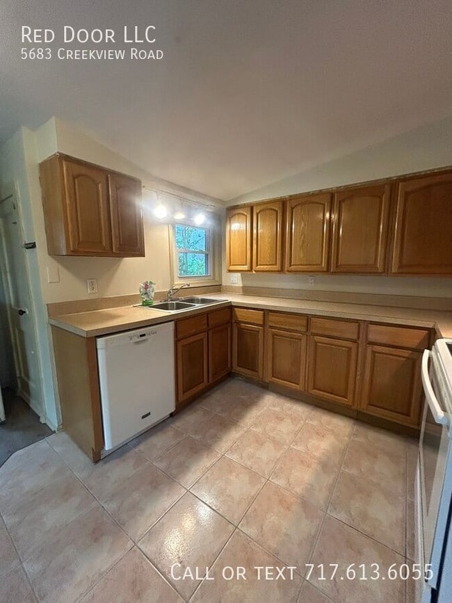 Foto del edificio - 5683 Creekview Rd