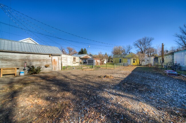 Foto del edificio - 318 First Ave E