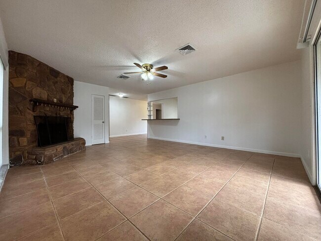 Foto del edificio - 2250 SE Cove Rd